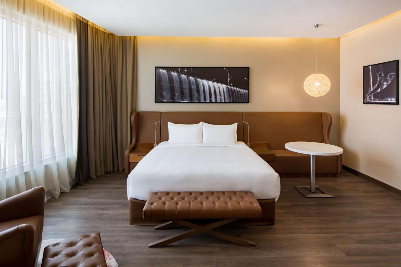Radisson Blu Hotel, Canal View Hotel 5*