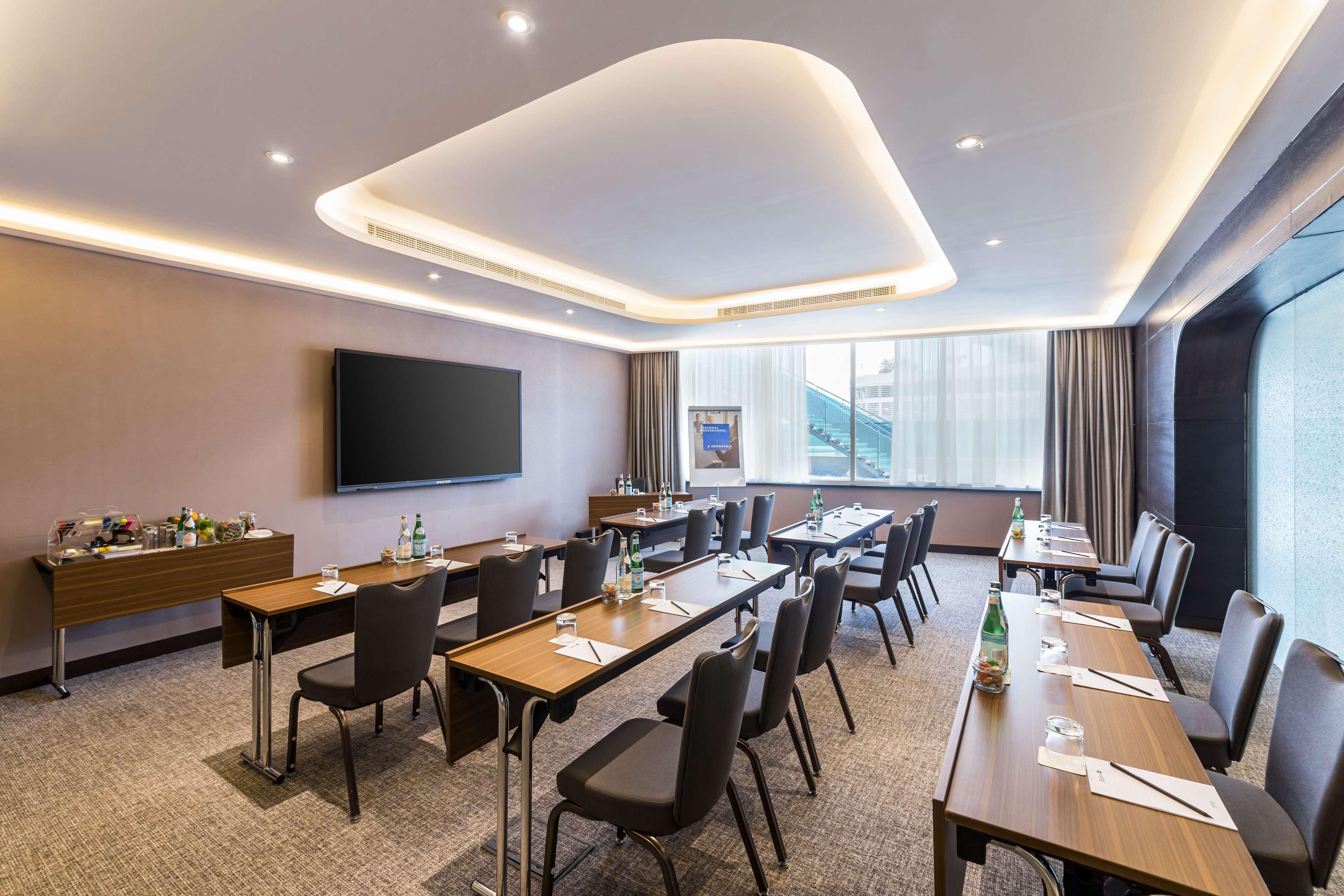 Radisson Blu Hotel, Canal View Dubai