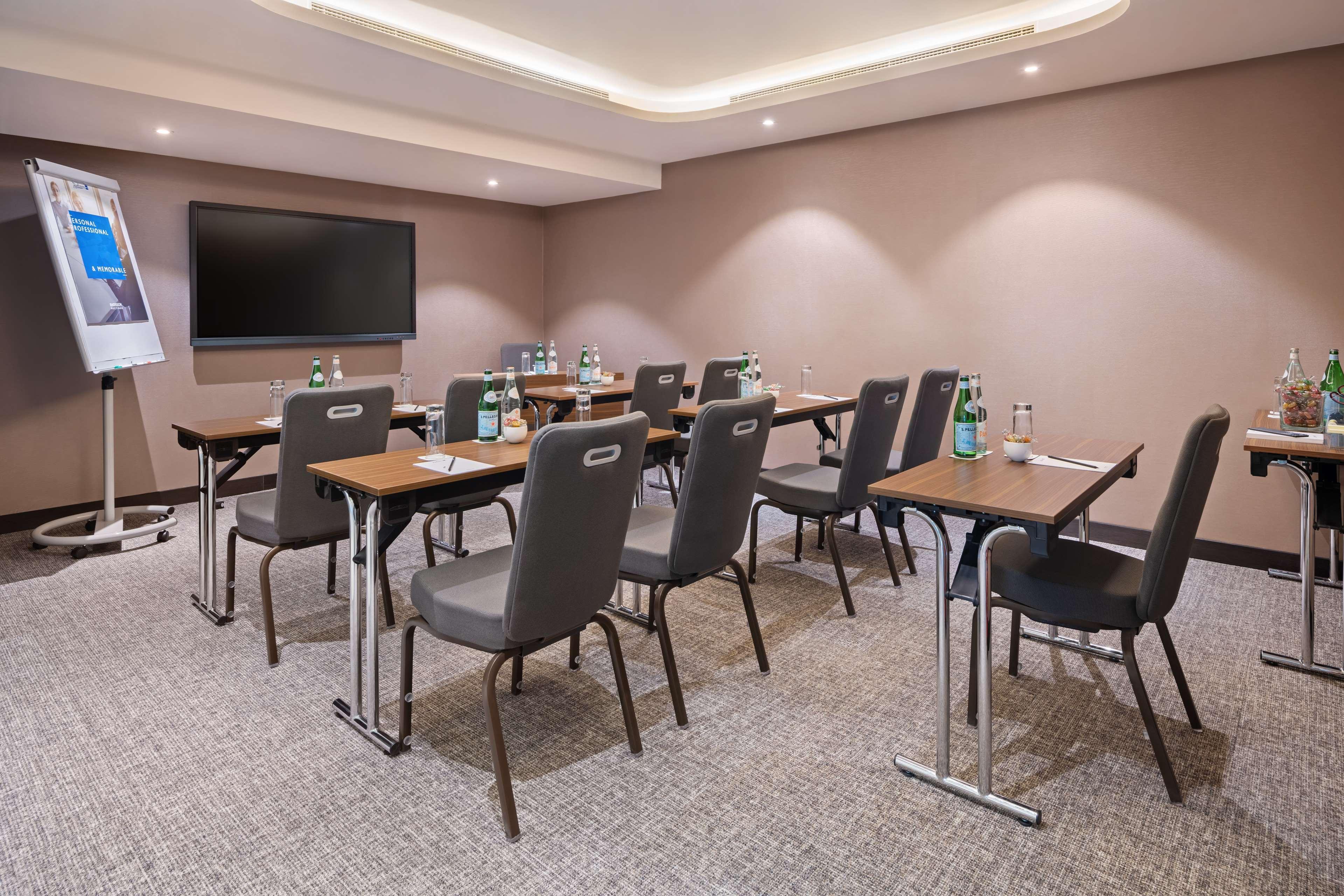 Radisson Blu Hotel, Canal View Hotel Dubai