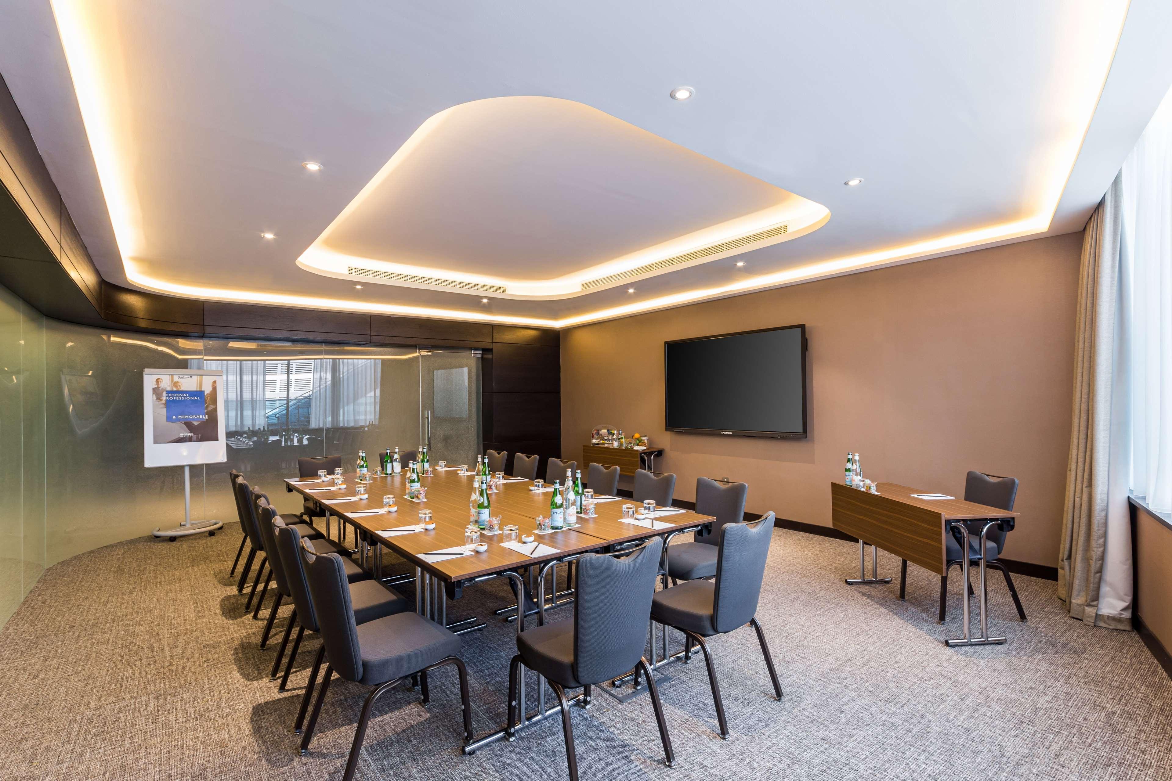 Radisson Blu Hotel, Canal View Hotel Dubai