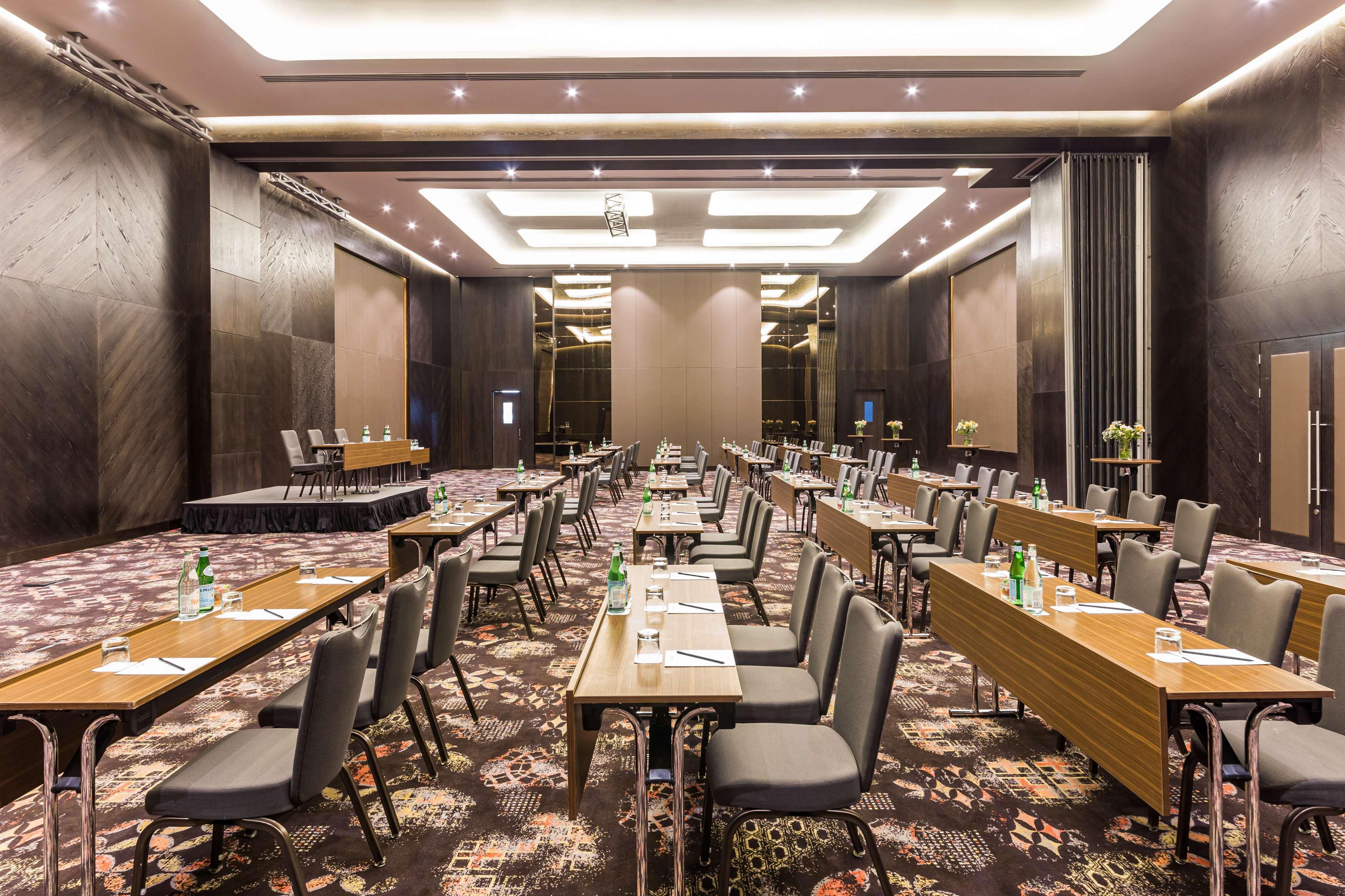 Radisson Blu Hotel, Canal View 5* Dubai