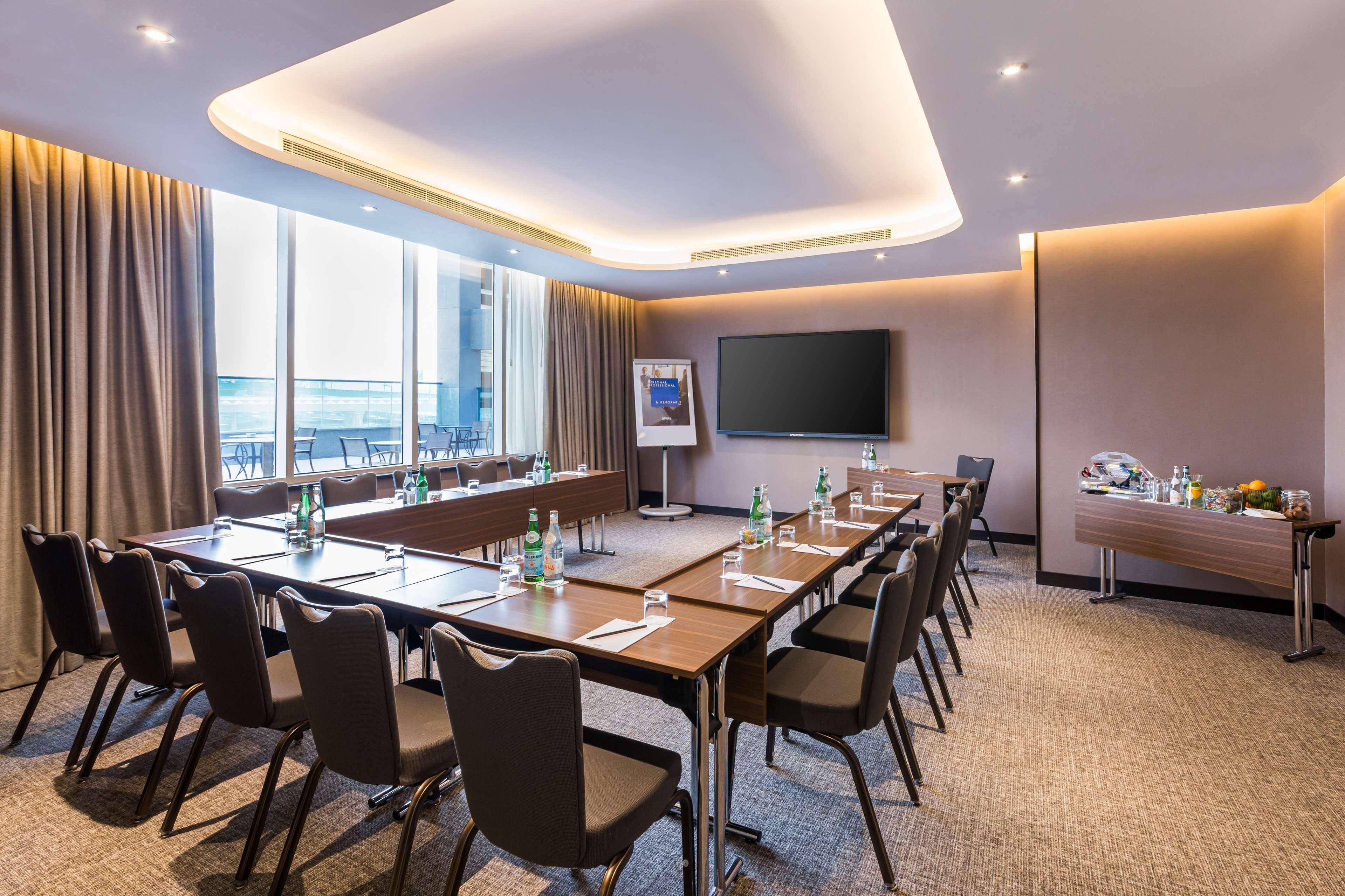 Radisson Blu Hotel, Canal View Dubai