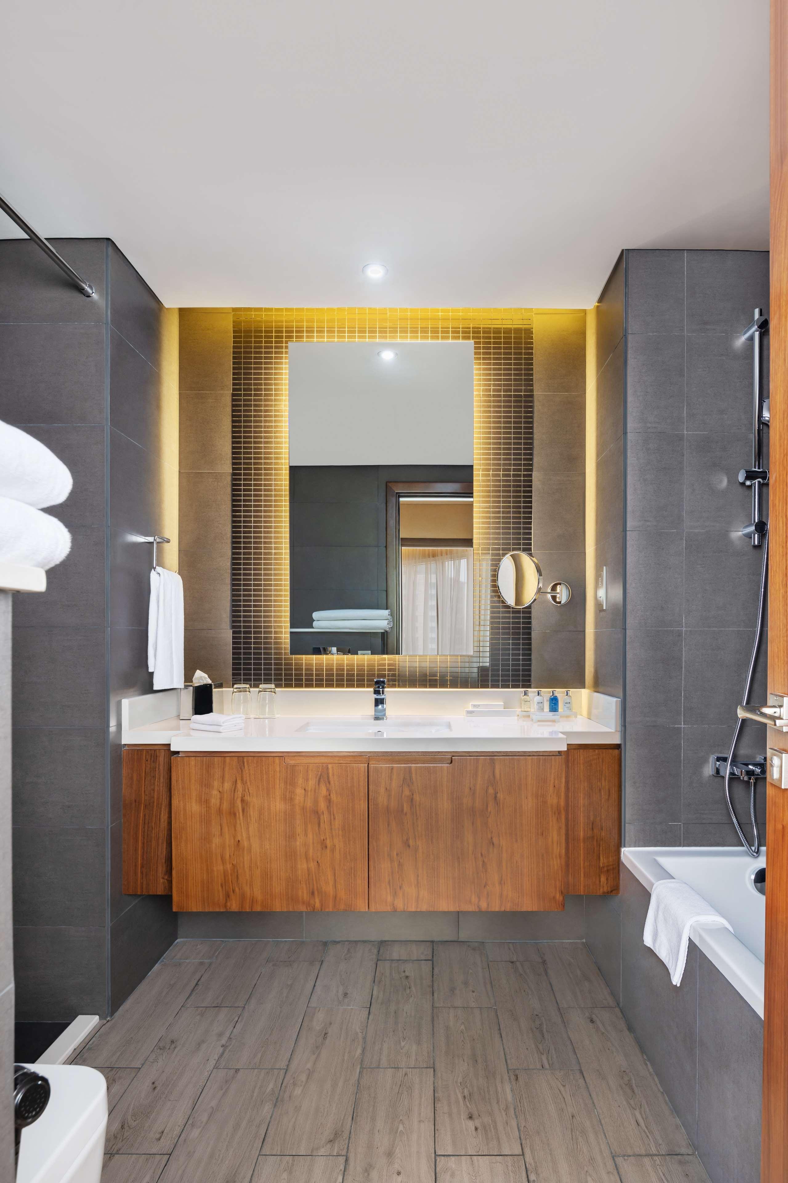 Hotel Radisson Blu Hotel, Canal View Dubai