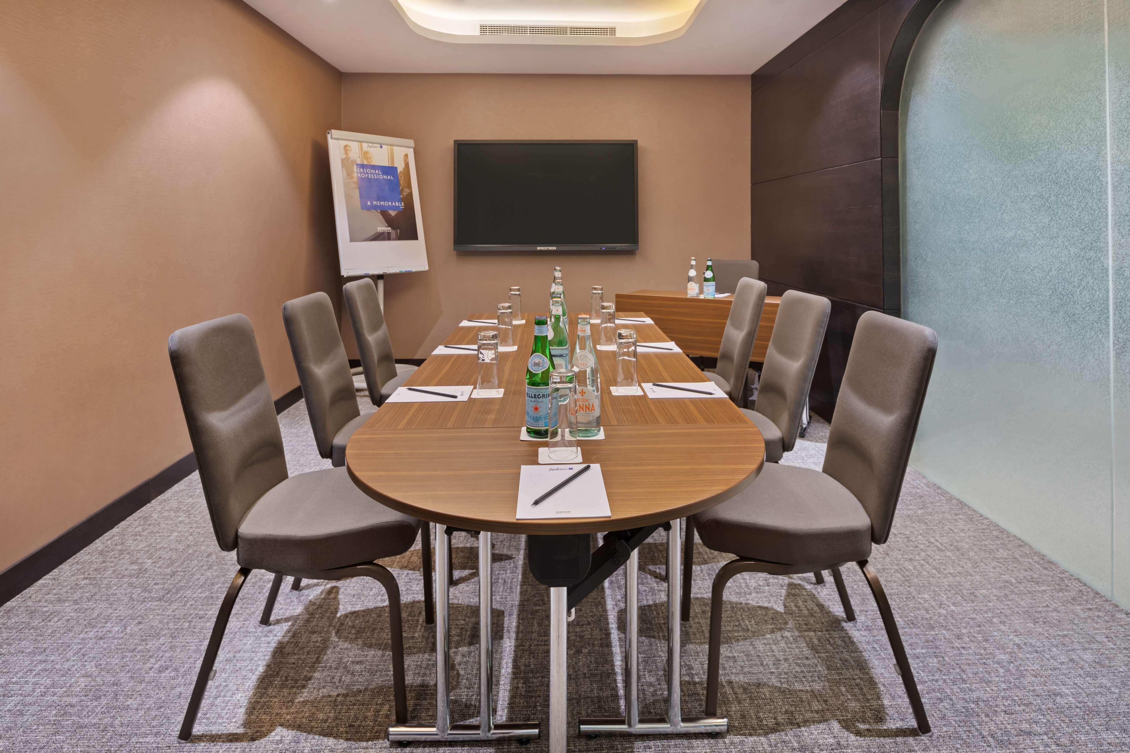 Radisson Blu Hotel, Canal View Dubai